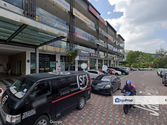 Main road frontage shop lot for rent at Bandar Puteri Puchong