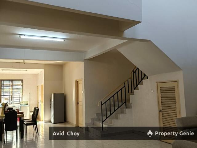 Bandar Putra, 2.5 Storey Terrace House Good Condition