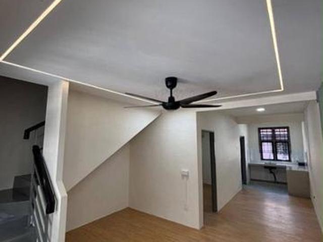 Bandar Putra Kulai 3 bedrooms renovated unitDouble Storey low cost