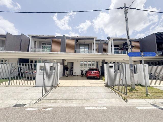 Bandar Putra Kulai 22x70 Gated Guarded 41 Bedroom Freehold