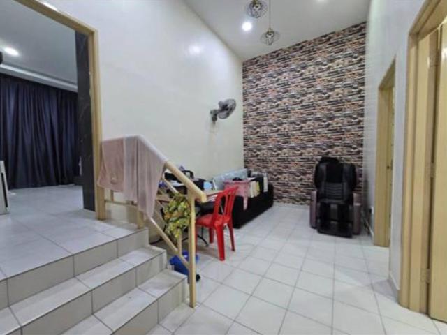 Bandar Putra Kulai Double Storey partial furnished Renovated