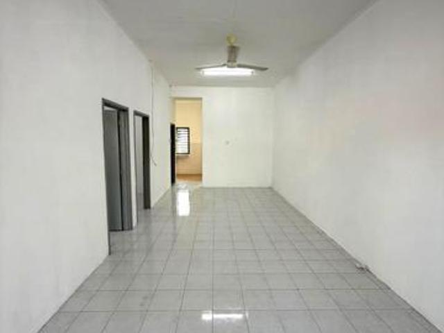 Bandar Putra Kulai Jalan Merak Single Storey Terrace House new paint