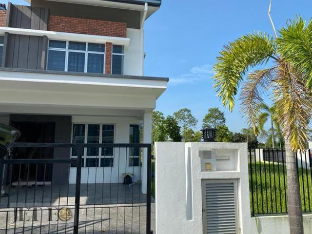 Bandar Rimbayu Corner House For Rent