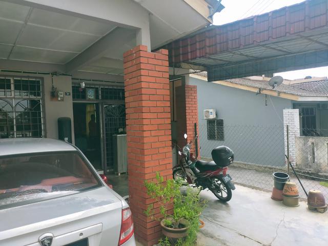 Bandar Rinching End Lot Single Storey Terrace House