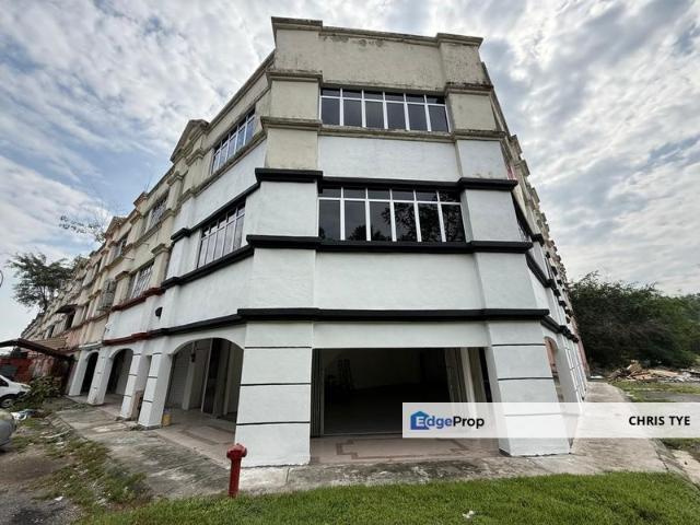 Bandar Tasik Kesuma @ 3 Storey Shoplot Corner Lot For Rent