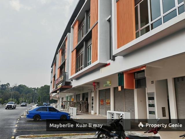 Bandar Tasik Puteri RM7k 4 storey Shop with Lift For Rent