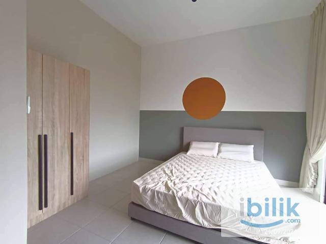 Bandar tun hussein onn | Middle Room | Next to MRT