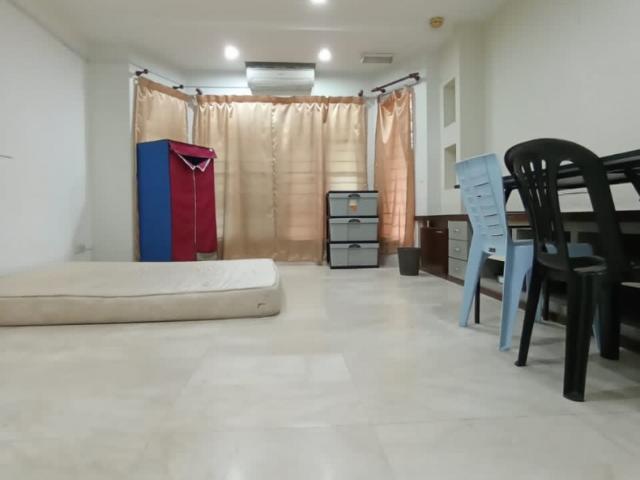 Bandar Utama Middle Room Second Month RM1 Near To One Utama,MRT Bandar Utama,1 Power House, First Avenue,Center Poi