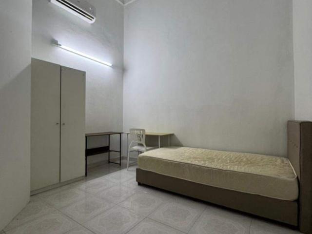 Bandar Utama Single Room | Fully Furnished | Near LRT | Zero Deposit | Wifi And Aircond Available