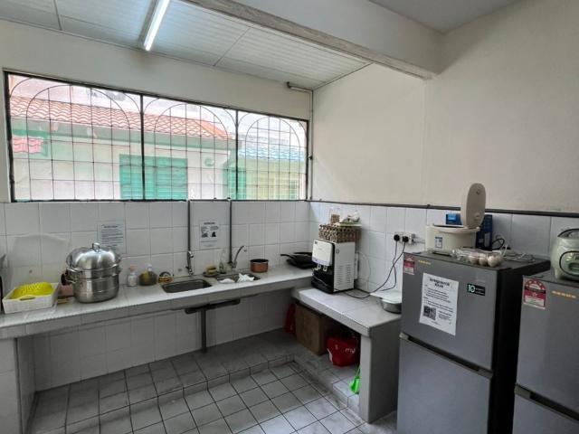 Bandar utama petaling jaya spacious master room with private bathroom for rentnearby one utama, avenue, centre point