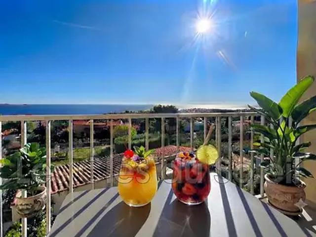 Bandol 83150 Achat / Vente appartement 1 pièce t1 au dernier étage parking