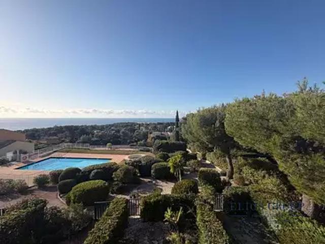 Bandol 83150 Achat / Vente appartement 1 pièce t1 au dernier étage piscine