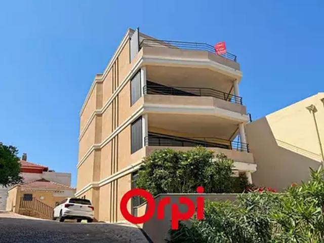 Bandol 83150 Location appartement 4 pièces t4 cave balcon