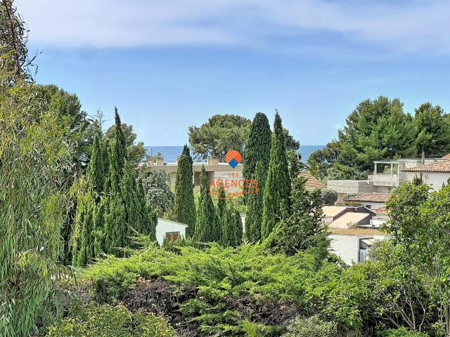 BANDOL CAPELAN 'APERCU MER' DUPLEX CINQ PIECES D'EXCEPTION A 300 M DE LA MER