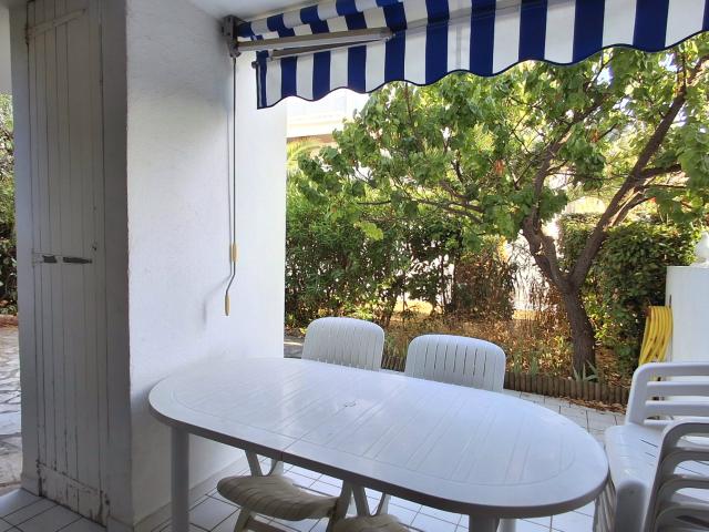 BANDOL Appartement avec terrasse, jardin privatif, entrée indépendante et double parking en sous sol