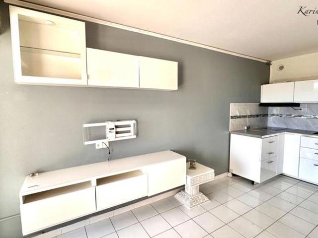 BANDOL PROXIMITE CENTRE VILLE ET COMMERCES STUDIO 24 M² PARKING PRIVATIF