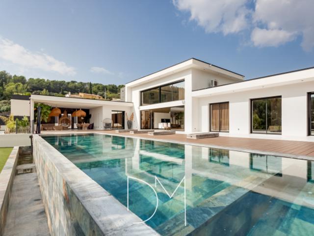Bandol Au coeur d'un écrain de verdure, villa contemporai