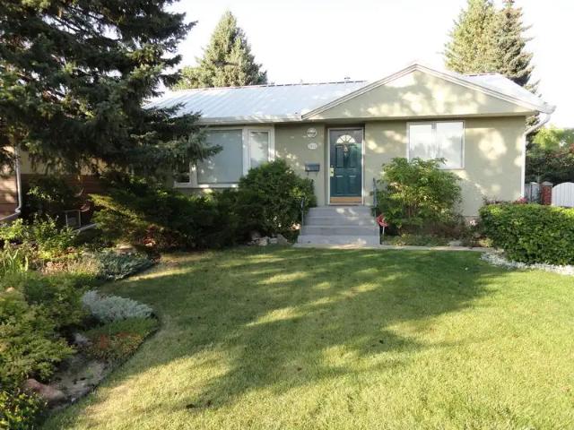 Banff Trail,3 blocks to U of C, & LRT, Prime Location
