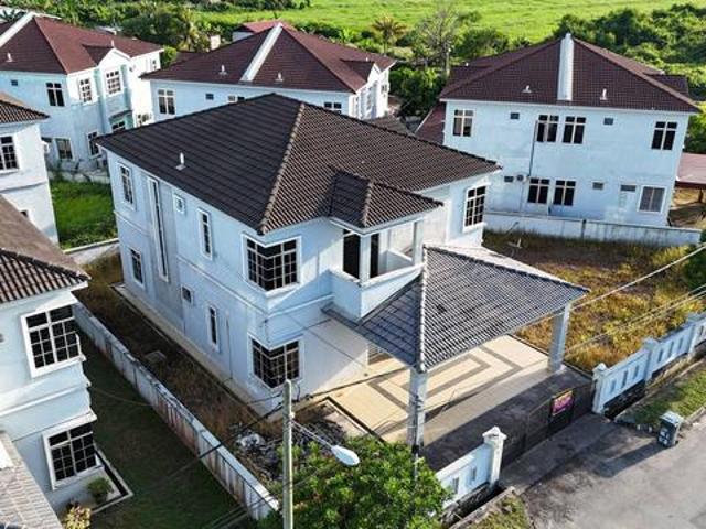 Banglow Tanah Luas Facing Open Dijual di Parit Buntar