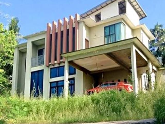 Banglo 2 Tingkat di Bukit Bayroute Kuantan View yang cantik