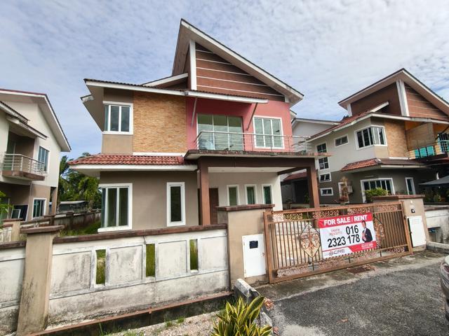 Banglo 2 Tingkat Luas di Banting 6 Bilik Freehold Harga Nego