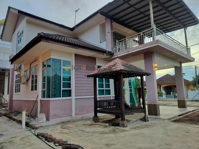 Banglo 2 tingkat Labok