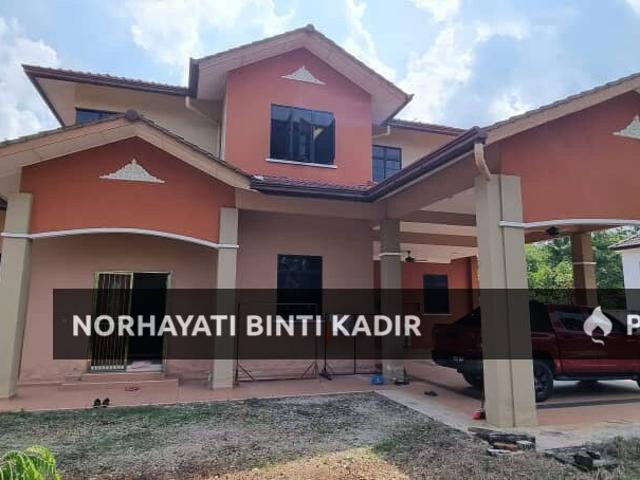 BANGLO 2 TINGKAT TANAH SANGAT BESAR PERKAMPUNGAN DARAT SEKOLAH BESERAH