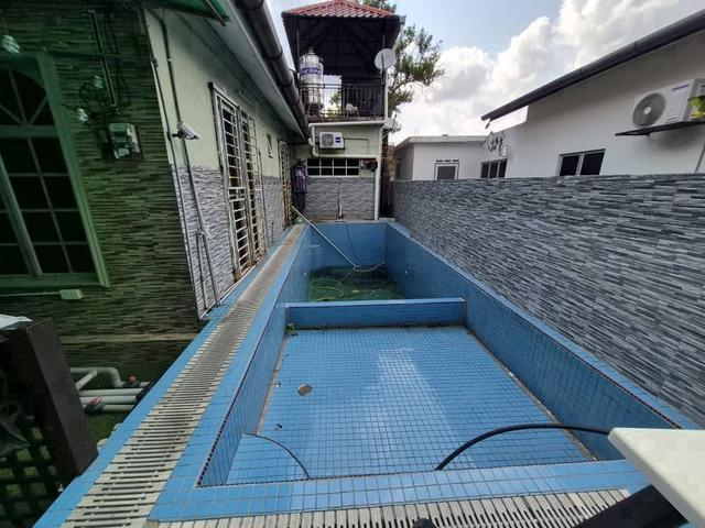 Banglo 4300 sqf with Swimming pool Kg Melayu Subang