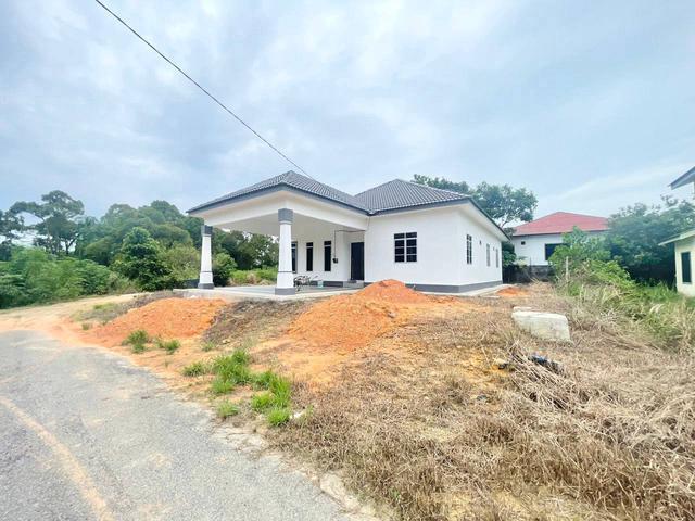 Banglo Luas di Batu 4 Binjai Kemaman