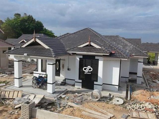 Banglo Baru 4 Bilik 2 Bilik Air Kampung Padang Merbau Melor