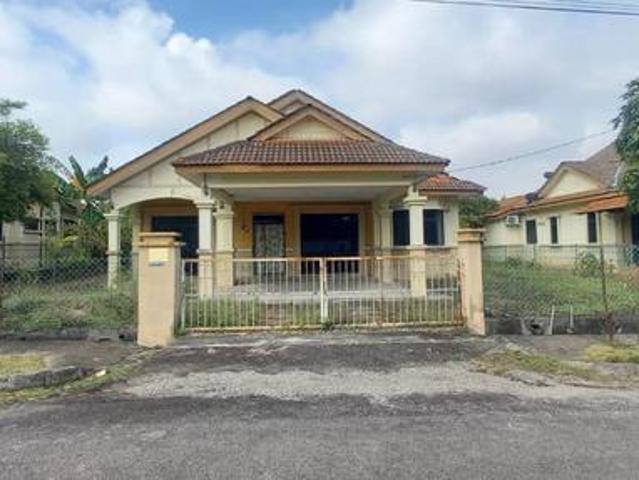 BANGLO BESAQ MURAHGATED GUARDEDADA TANAH TEPITaman Bukit Bayu