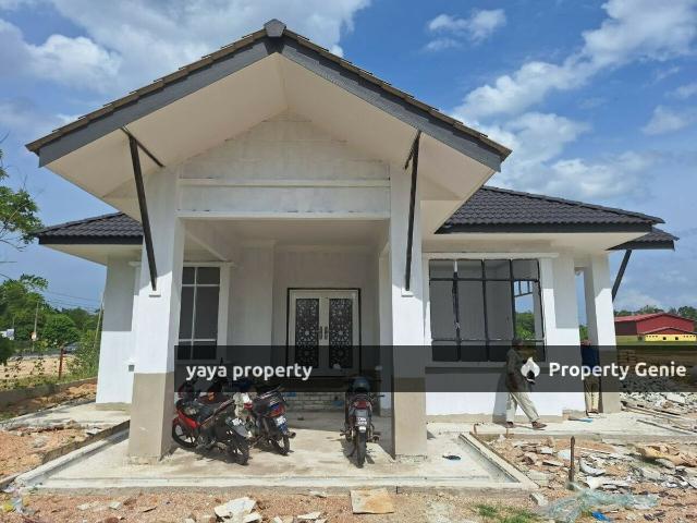 BANGLO DI BELAKANG WARUNG RASYSHA DI HUTAN PUTEH KETEREH