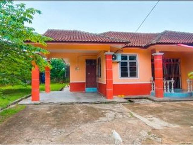 Banglo di Pasir Mas Bukit Tuku