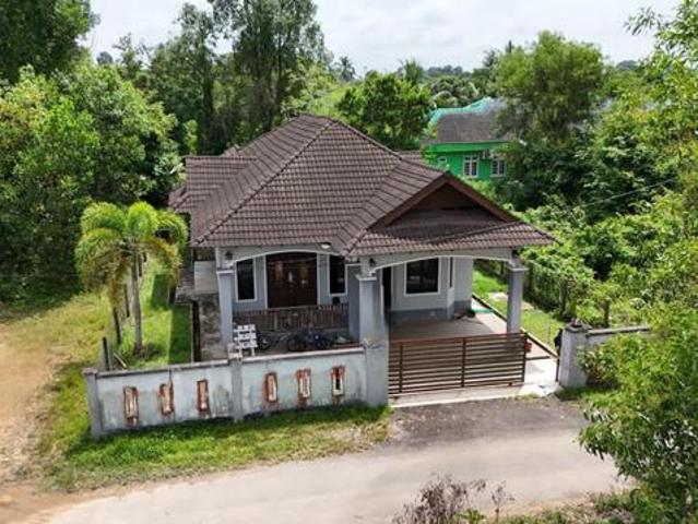 Banglo Kg Tok Hakim Padang Midin