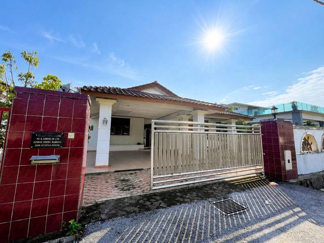 BANGLO SETINGKAT INDERA MAHKOTA 1 For Sale