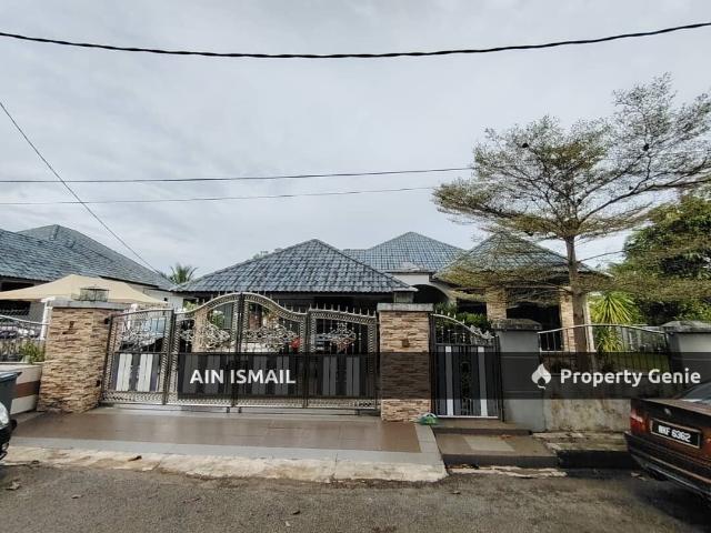 BANGLO SETINGKAT PANTAI BATU HITAM BESERAH, KUANTAN
