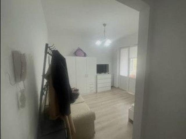 Baba novac dristor etaj 2 din 3