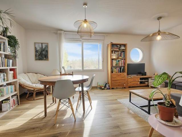 Bacalan, T3 de 70m2 avec garage et jardin partagé proche tra
