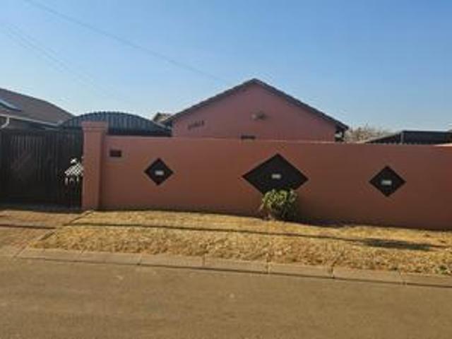 bachelor to let – protea glen ext 28