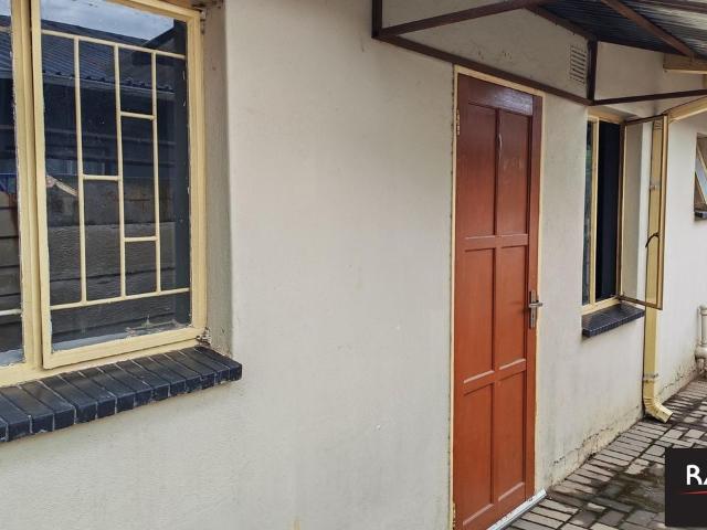 Bachelor to rent in Oos Einde, Rustenburg