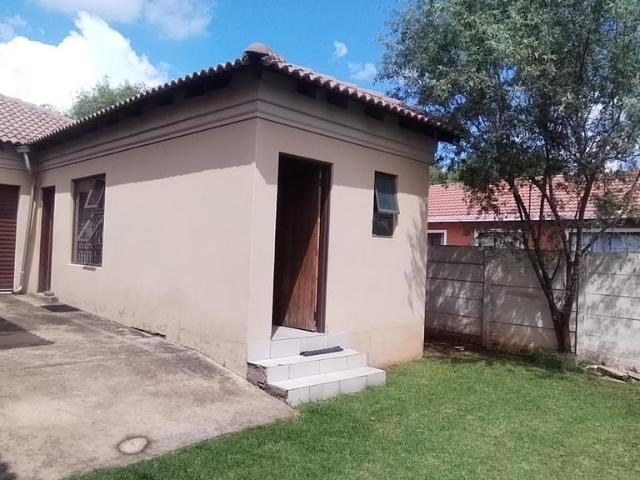 Bachelor rented in Albertsdal, Alberton