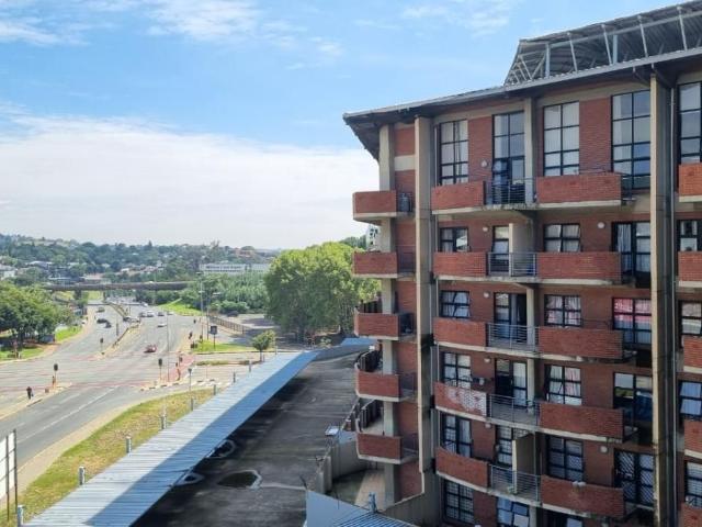 Bachelor to rent in Braamfontein Werf, Johannesburg