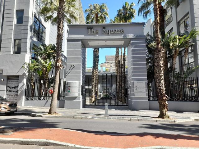 Bachelor to rent in Cape Town City Centre