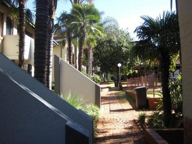 bachelor unit within walking distanc.