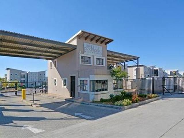 bachelor apartment at the paddocks.