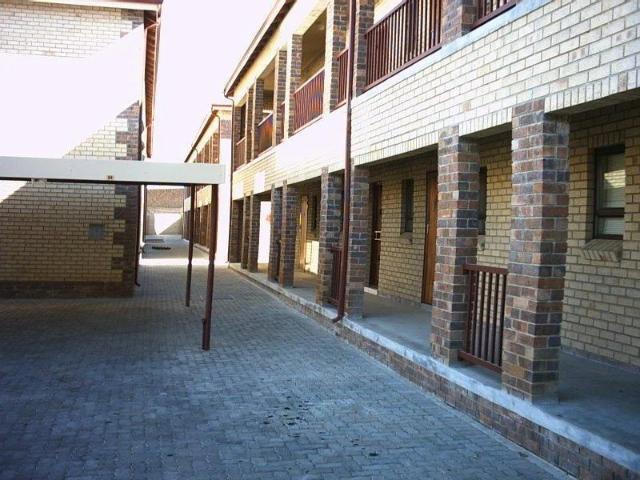 Bachelor Apartment available in well maintained complex