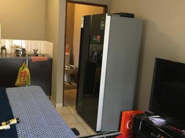 Bachelor apartment in Cosmo City