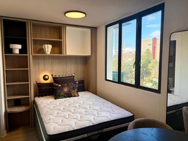 Bachelor apartment in Cape Town City Centre