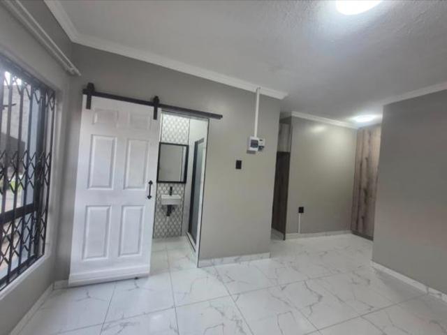 Bachelor apartment in Capital Park