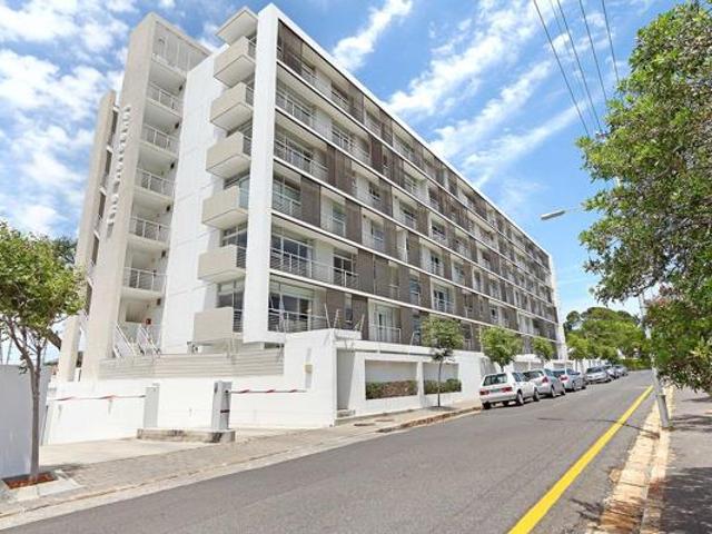 Bachelor apartment in Claremont Upper